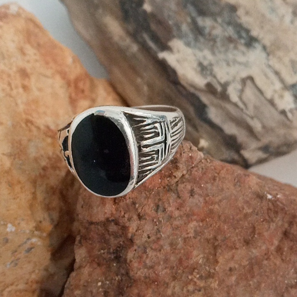 Vintage Black Onyx and Silver Ring 8.5